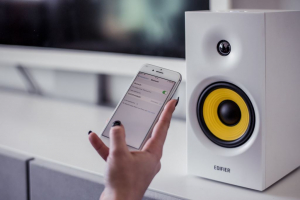 Edifier R1080BT 2.0 Bluetooth hangszóró fehér